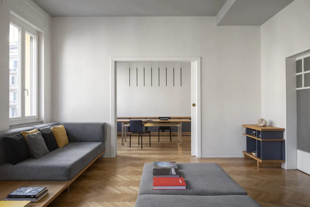 soggiorno essenziale di casa minimal